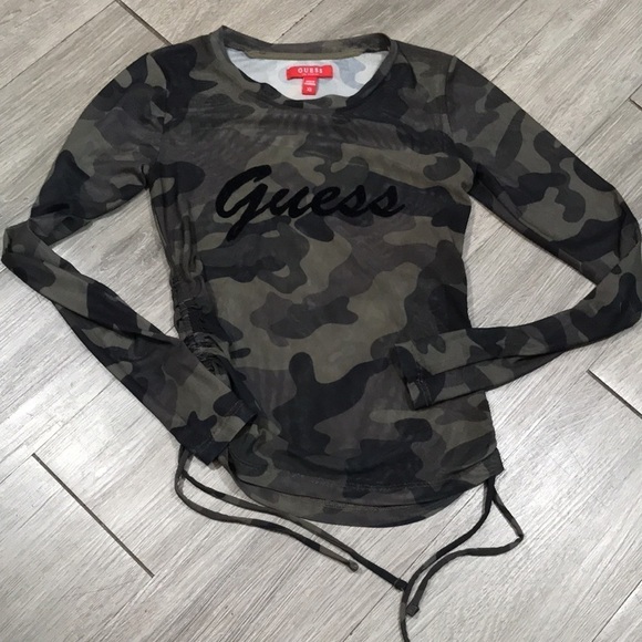 Guess Sheer Camouflage Insignia Baby Cinched Side Tee size XS - Picture 6 of 7